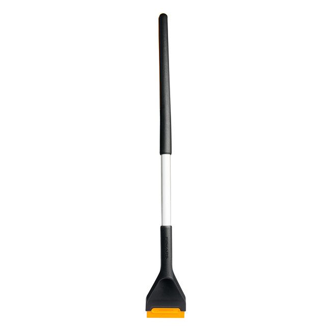 Щетка-скребок длинная Fiskars Plus (1078494)