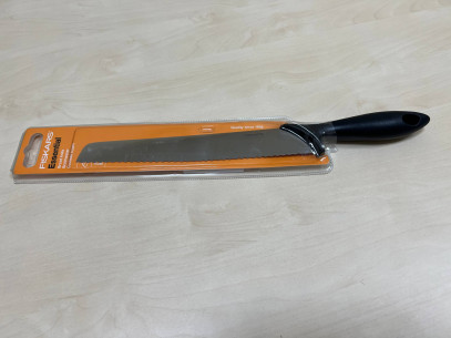 Ніж для хліба Fiskars Essential 23 см 1023774_U (уцінка)